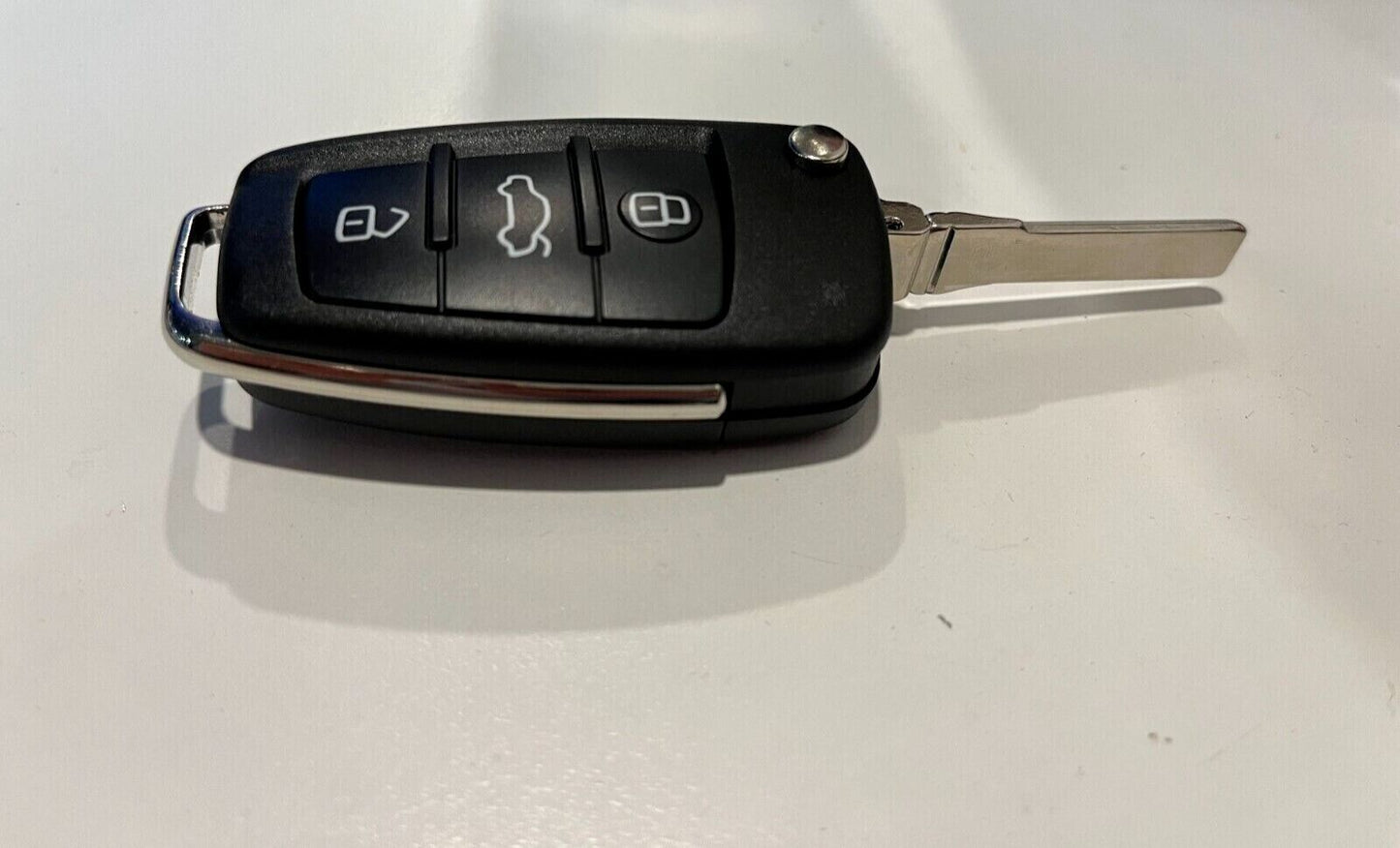 Audi A1 A3 A4 A5 A6 A7 Q5 Q7 3-Tasten Schlüssel Chip 8X0837220D