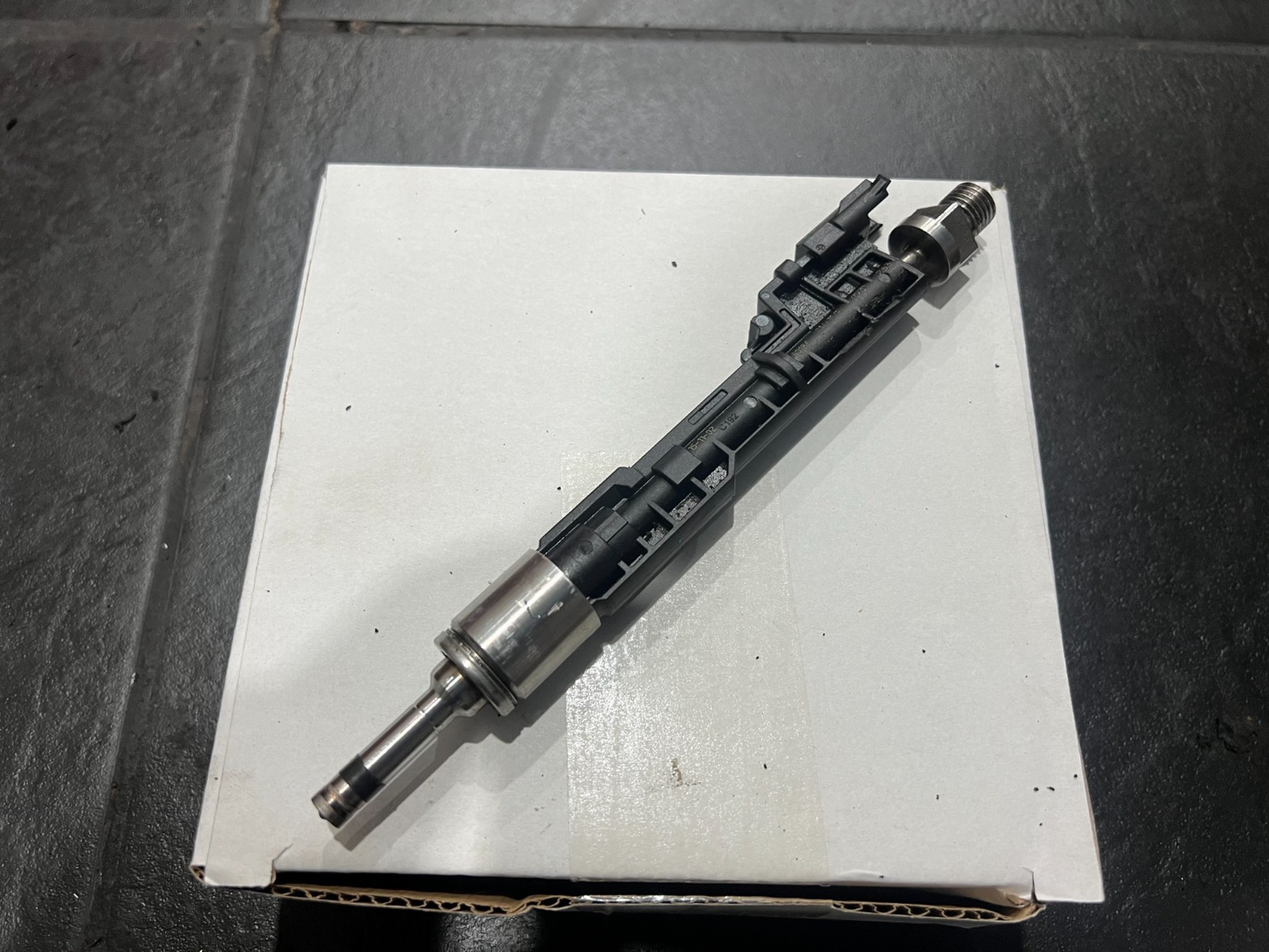 BMW F07 F10 F11 F06 F12 F13 F01 F02 50i N63 INJEKTOR EINSPRITZDÜSE 7599876