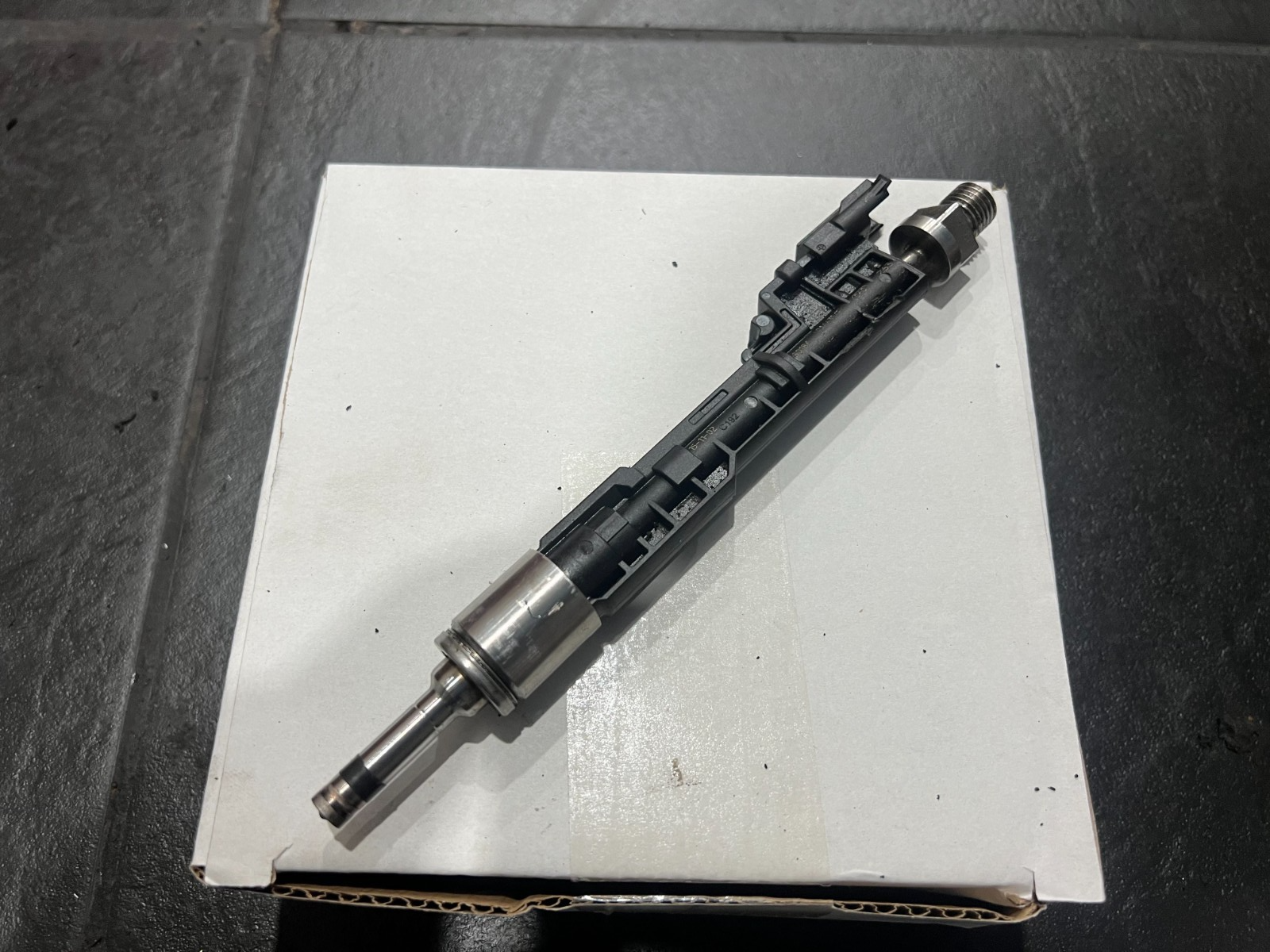 BMW F07 F10 F11 F06 F12 F13 F01 F02 50i N63 INJEKTOR EINSPRITZDÜSE 7599876