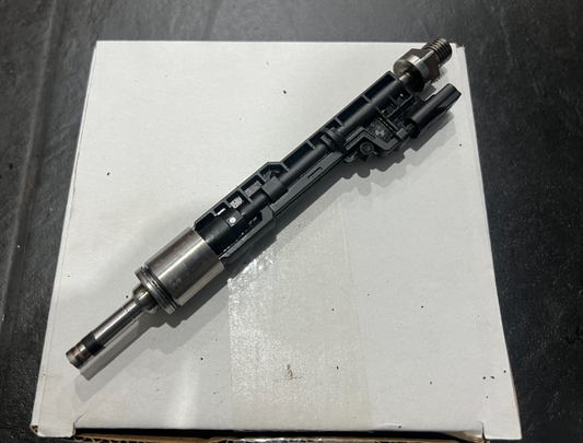 BMW F07 F10 F11 F06 F12 F13 F01 F02 50i N63 INJEKTOR EINSPRITZDÜSE 7599876